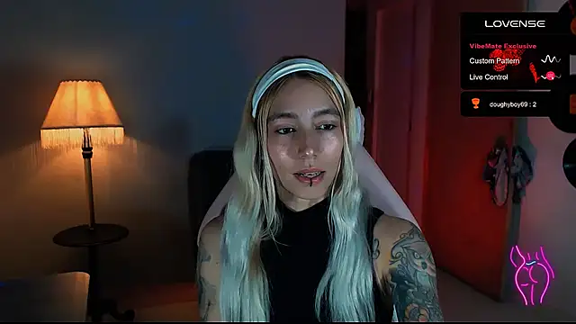 Snapshot of Saucy_Jenn chatting on 01.11.25 Saucy Jenn online show from 01.11.25