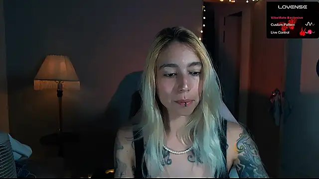 Snapshot of Saucy_Jenn chatting on 01.26.25 Saucy Jenn online show from 01.26.25