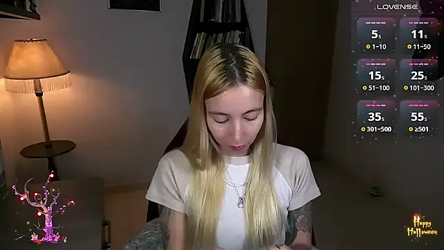 Saucy Jenn online show from 10.26.25