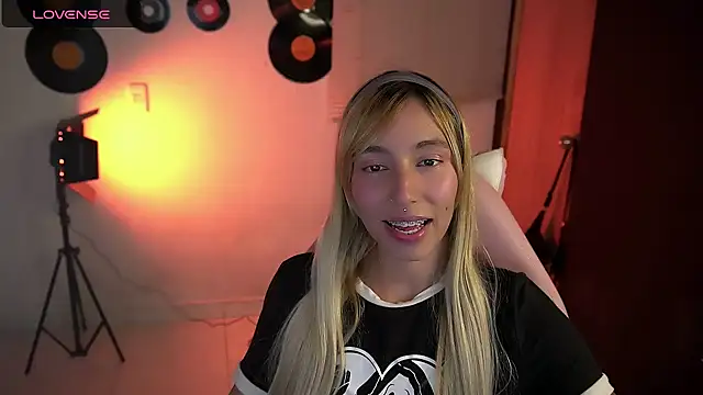 Saucy Jenn online show from 04.19.26