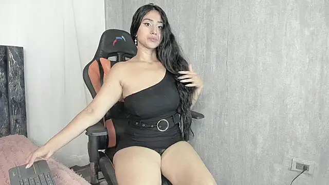 Snapshot of Valentinne_z chatting on 12.29.24 Valentinne z online show from 12.29.24
