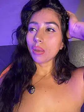 Snapshot of Valentinne_z chatting on 05.24.26 Valentinne z online show from 05.24.26