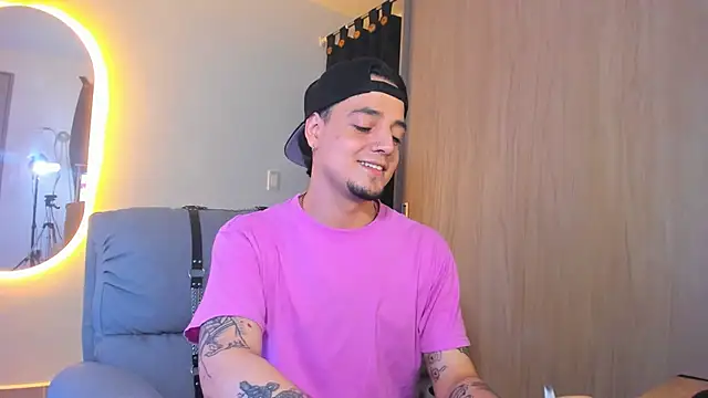Snapshot of alejandro_calderon1 chatting on 01.17.25 alejandro calderon1 online show from 01.17.25