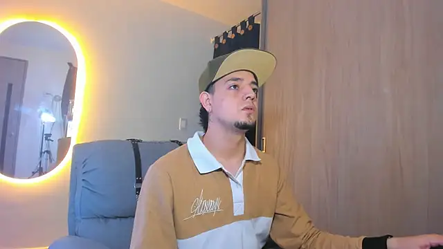 Snapshot of alejandro_calderon1 chatting on 01.19.25 alejandro calderon1 online show from 01.19.25