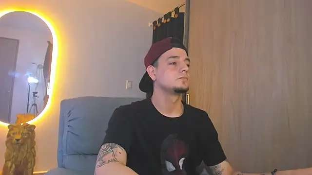 Snapshot of alejandro_calderon1 chatting on 01.21.25 alejandro calderon1 online show from 01.21.25