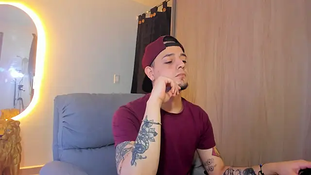 Snapshot of alejandro_calderon1 chatting on 02.17.25 alejandro calderon1 online show from 02.17.25