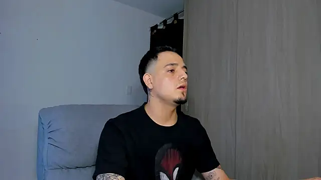 Snapshot of alejandro_calderon1 chatting on 03.20.25 alejandro calderon1 online show from 03.20.25