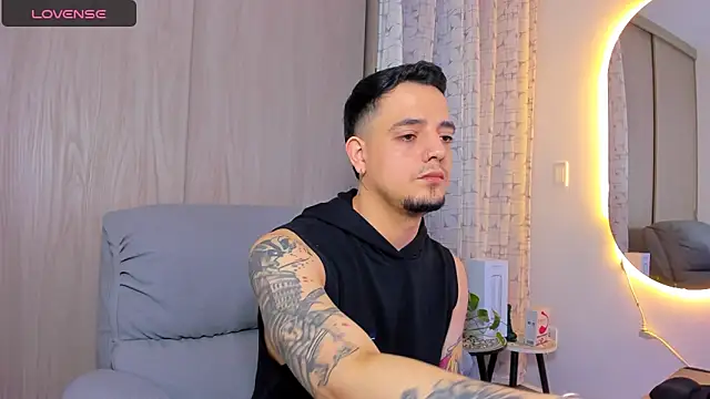 Snapshot of alejandro_calderon1 chatting on 09.28.25 alejandro calderon1 online show from 09.28.25