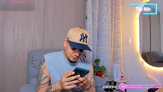 Snapshot of alejandro_calderon1 chatting on 10.11.25 alejandro calderon1 online show from 10.11.25