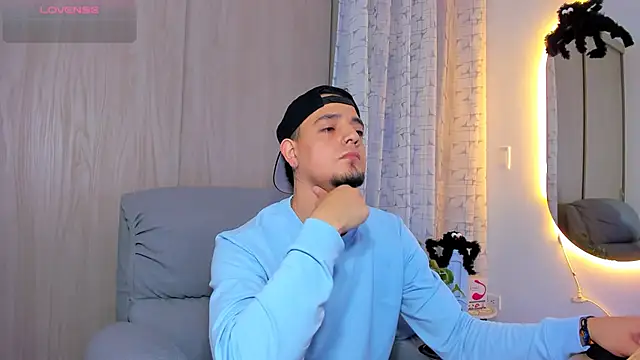 Snapshot of alejandro_calderon1 chatting on 10.15.25 alejandro calderon1 online show from 10.15.25