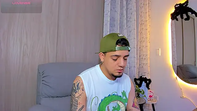 Snapshot of alejandro_calderon1 chatting on 10.17.25 alejandro calderon1 online show from 10.17.25