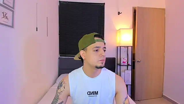 Snapshot of alejandro_calderon1 chatting on 04.23.26 alejandro calderon1 online show from 04.23.26