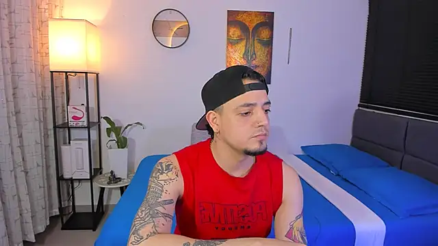 Snapshot of alejandro_calderon1 chatting on 05.13.26 alejandro calderon1 online show from 05.13.26