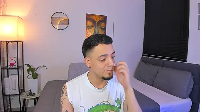 Snapshot of alejandro_calderon1 chatting on 05.20.26 alejandro calderon1 online show from 05.20.26