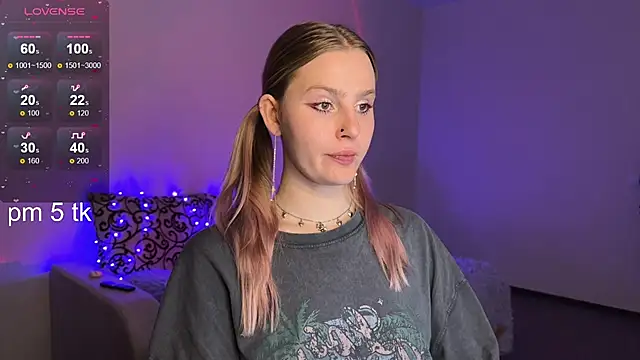 Chanel Gill online show from 02.02.25