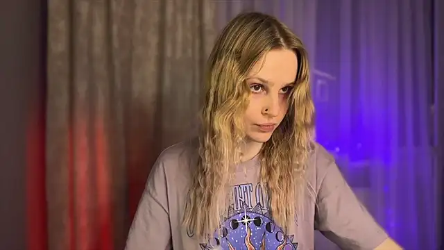 Chanel Gill online show from 02.07.25