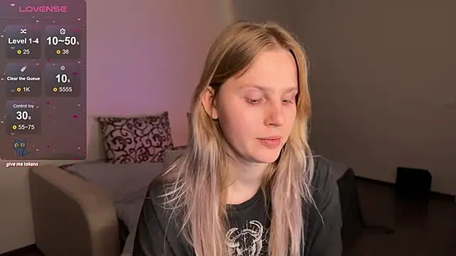 Chanel Gill online show from 03.02.25