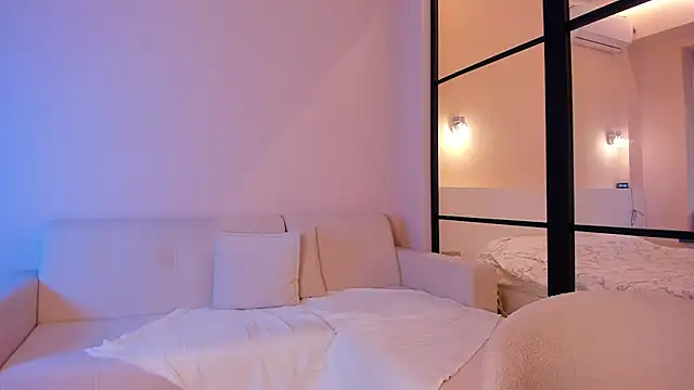 Lunaonekiss online show from 02.06.25