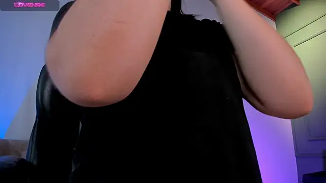 Snapshot of JennaOlsonX chatting on 02.05.25 JennaOlsonX online show from 02.05.25