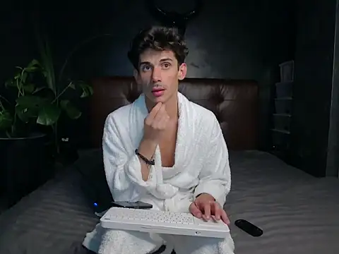 Snapshot of DanielCrush1 chatting on 09.27.25 DanielCrush1 online show from 09.27.25