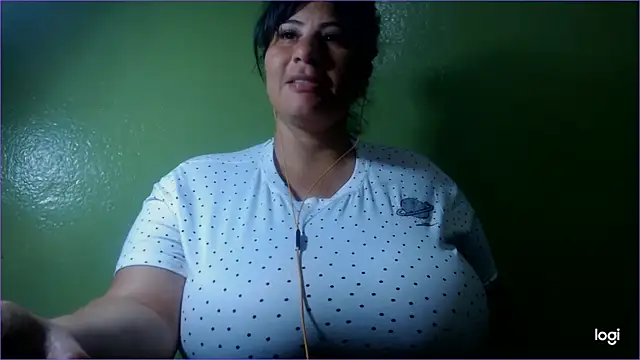 Snapshot of Kosem4 chatting on 12.28.24 Kosem4 online show from 12.28.24