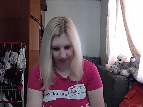 Snapshot of BustyBlond chatting on 02.12.25 BustyBlond online show from 02.12.25