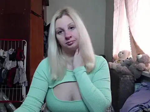 Snapshot of BustyBlond chatting on 02.14.25 BustyBlond online show from 02.14.25