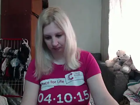 Snapshot of BustyBlond chatting on 03.04.25 BustyBlond online show from 03.04.25
