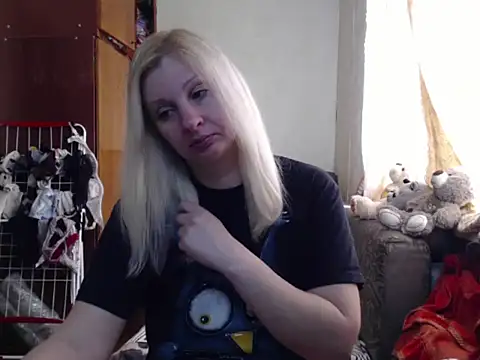 Snapshot of BustyBlond chatting on 03.10.25 BustyBlond online show from 03.10.25