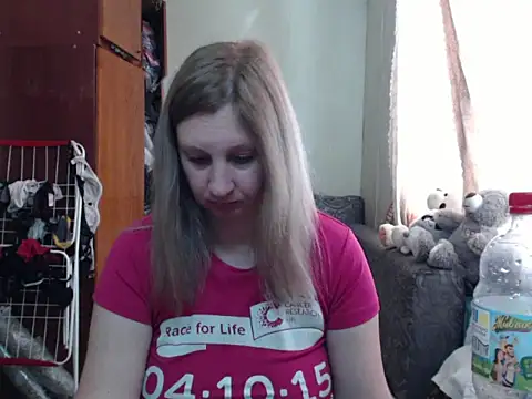 Snapshot of BustyBlond chatting on 03.21.25 BustyBlond online show from 03.21.25