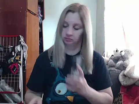 Snapshot of BustyBlond chatting on 03.23.25 BustyBlond online show from 03.23.25