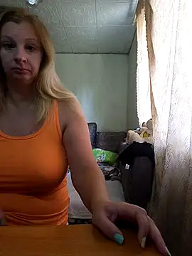 Snapshot of BustyBlond chatting on 09.24.25 BustyBlond online show from 09.24.25