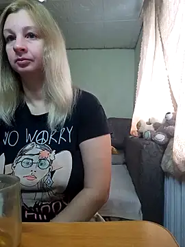 Snapshot of BustyBlond chatting on 10.21.25 BustyBlond online show from 10.21.25