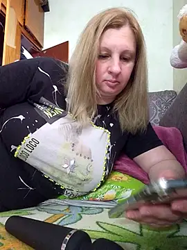 Snapshot of BustyBlond chatting on 05.11.26 BustyBlond online show from 05.11.26