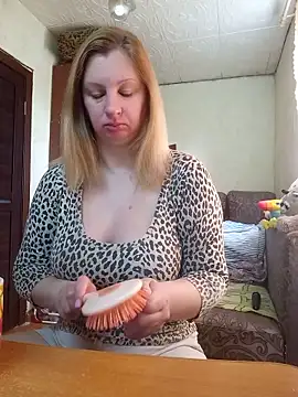 Snapshot of BustyBlond chatting on 05.27.26 BustyBlond online show from 05.27.26