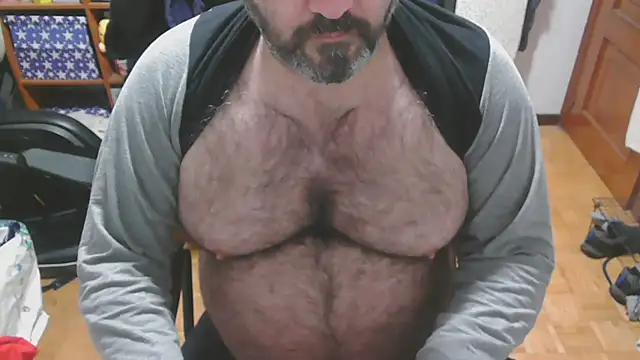 Snapshot of mikeyhotbear chatting on 01.07.25 mikeyhotbear online show from 01.07.25