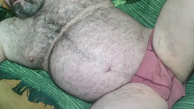 Snapshot of mikeyhotbear chatting on 01.11.25 mikeyhotbear online show from 01.11.25