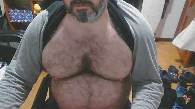 Snapshot of mikeyhotbear chatting on 01.13.25 mikeyhotbear online show from 01.13.25