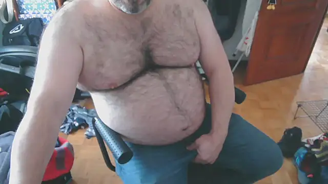 Snapshot of mikeyhotbear chatting on 01.21.25 mikeyhotbear online show from 01.21.25