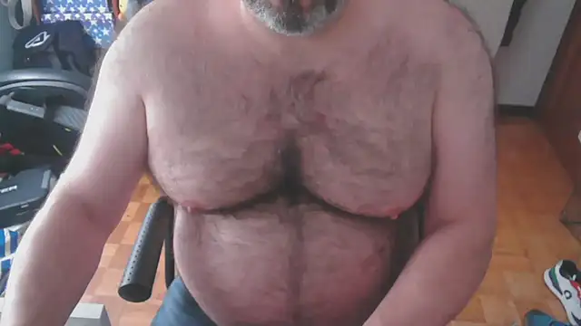 Snapshot of mikeyhotbear chatting on 01.27.25 mikeyhotbear online show from 01.27.25