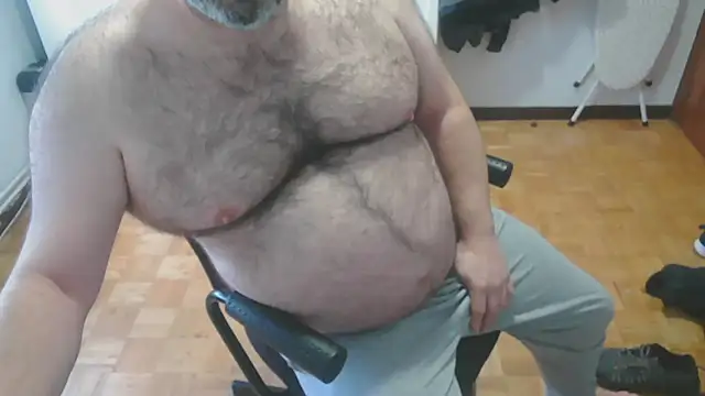 mikeyhotbear online show from 11.25.25