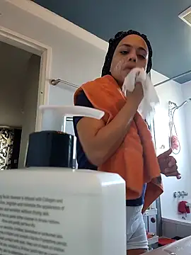 Snapshot of RuggyRackz chatting on 10.28.25 RuggyRackz online show from 10.28.25