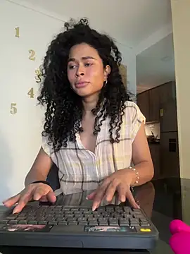 GabriSaenz online show from 12.21.24