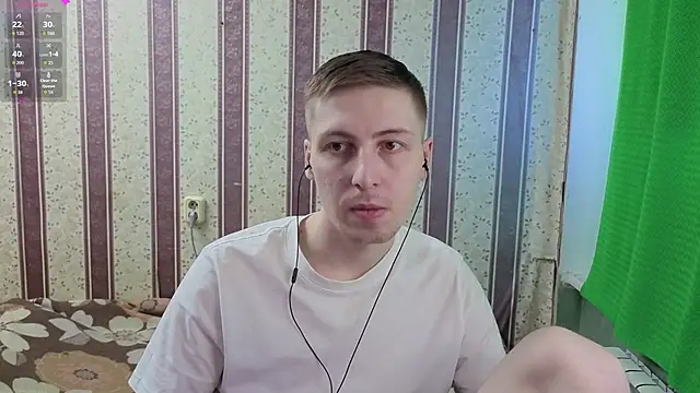 Snapshot of darienlarge chatting on 05.10.26 darienlarge online show from 05.10.26