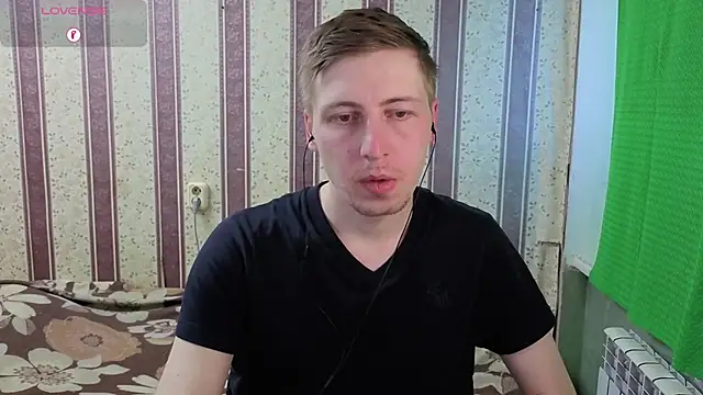 Snapshot of darienlarge chatting on 06.26.26 darienlarge online show from 06.26.26