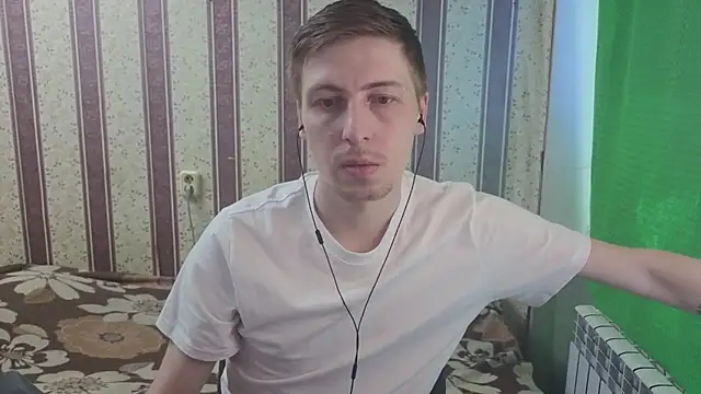 Snapshot of darienlarge chatting on 07.16.26 darienlarge online show from 07.16.26