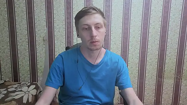 Snapshot of darienlarge chatting on 07.19.26 darienlarge online show from 07.19.26