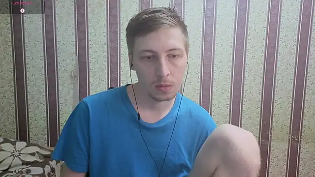 Snapshot of darienlarge chatting on 07.20.26 darienlarge online show from 07.20.26
