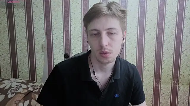 Snapshot of darienlarge chatting on 07.29.26 darienlarge online show from 07.29.26