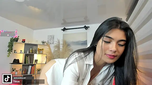 Snapshot of Alexandra_ra chatting on 12.04.24 Alexandra ra online show from 12.04.24